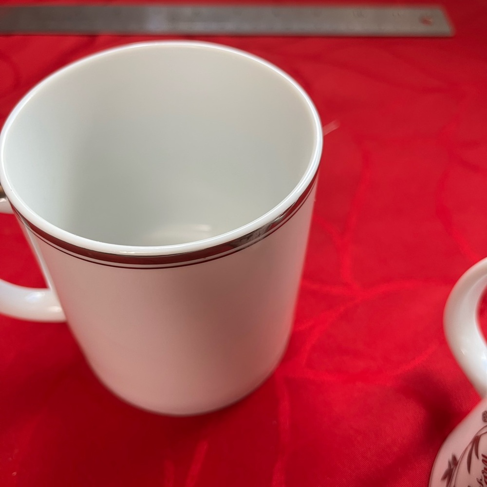 White and Red Ceramic Mugs with Folk Art Design - Picture 5 of 6